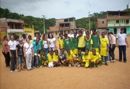 Estudantes do Programa Candeal visitam comunidade no Cabula