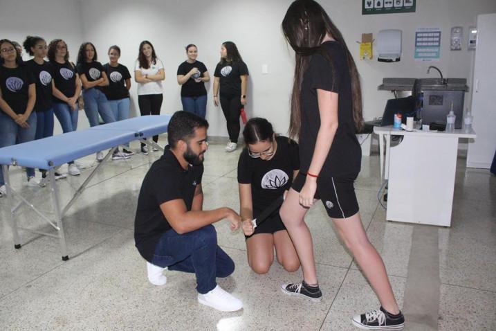 Fisioterapia – Estudantes do Colégio Vitória-Régia participam do programa Bahiana por um dia.